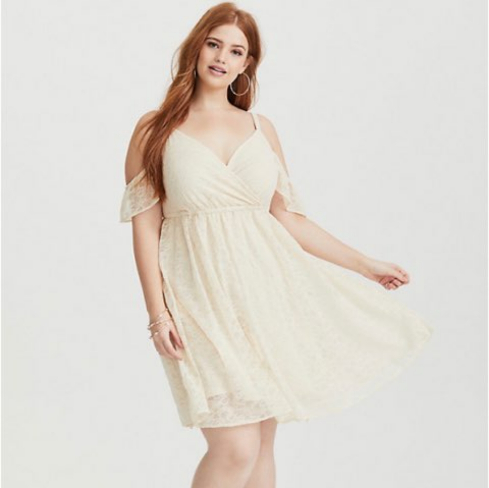 👗Ivory Lace Cold Shoulder Skater Dress👗